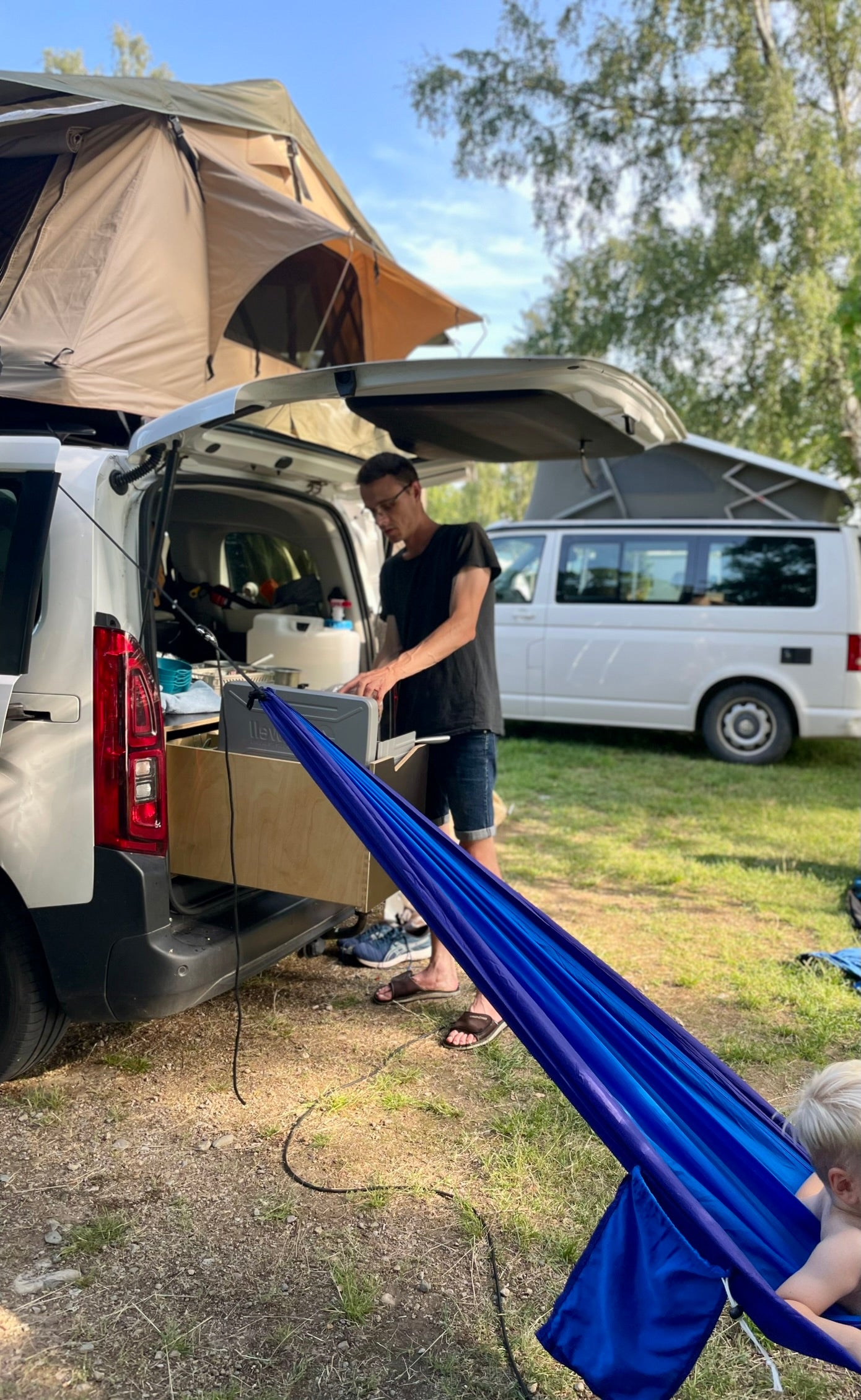 Tagtelt  og camperbox. Campingkøkken. Campervan.